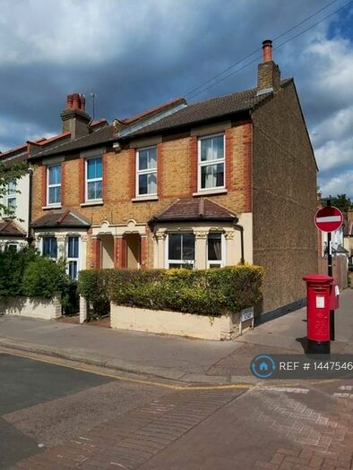 2 Bedroom End Of Terrace House To Rent In Addiscombe Court Road, Croydon, CR0