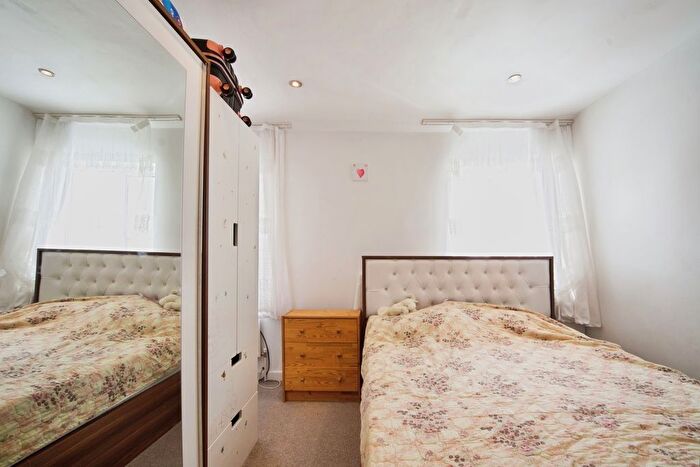 3 Bedroom End Of Terrace House For Sale In Barclay Road, London, N18