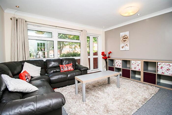 2 Bedroom Maisonette To Rent In Moss House Close, B15