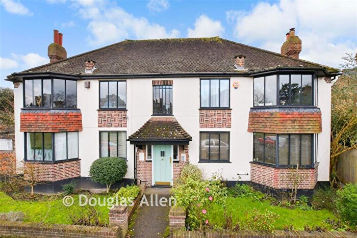 2 Bedroom Flat For Sale In Forest Court, Wanstead, London, E11