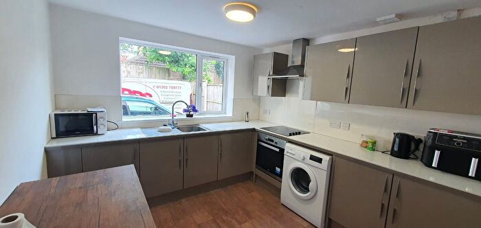 3 Bedroom Flat To Rent In Apartment C, - Auckland Road, Doncaster, DN2