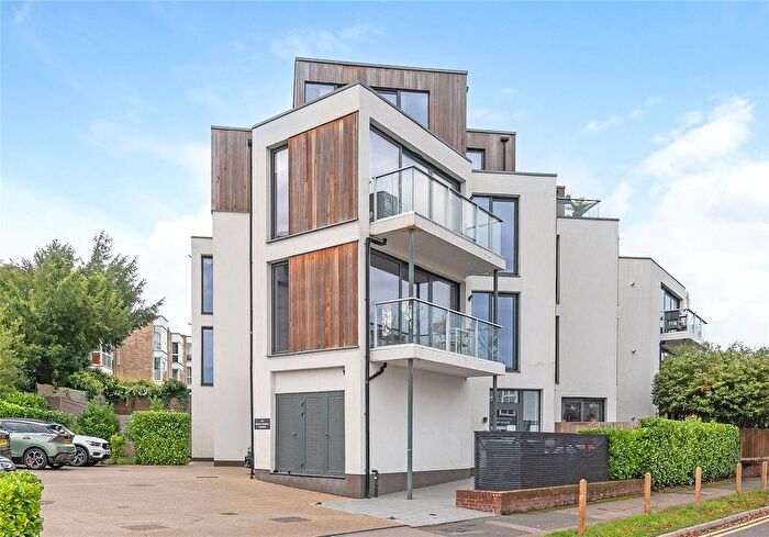 2 Bedroom Flat For Sale In Albemarle Road, Beckenham, BR3
