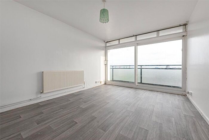 1 Bedroom Apartment To Rent In Rowstock Gardens, Islington, London, N7