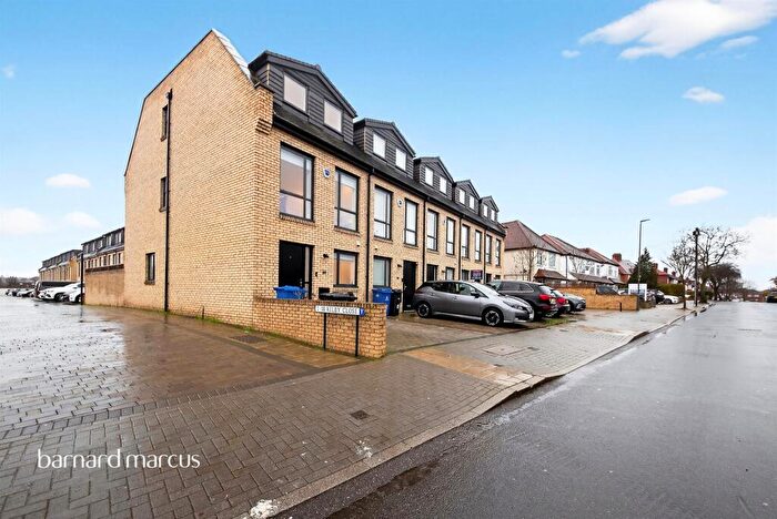 4 Bedroom End Of Terrace House For Sale In Bacon Lane, Edgware, HA8