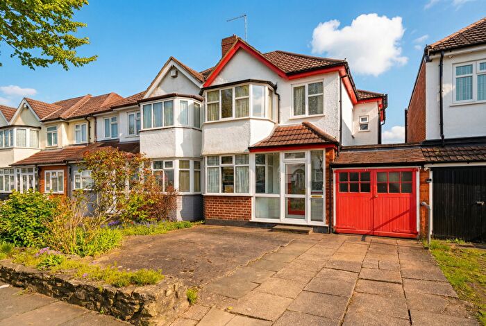 3 Bedroom Semi-Detached House For Sale In Bushmore Road, Hall Green, B28