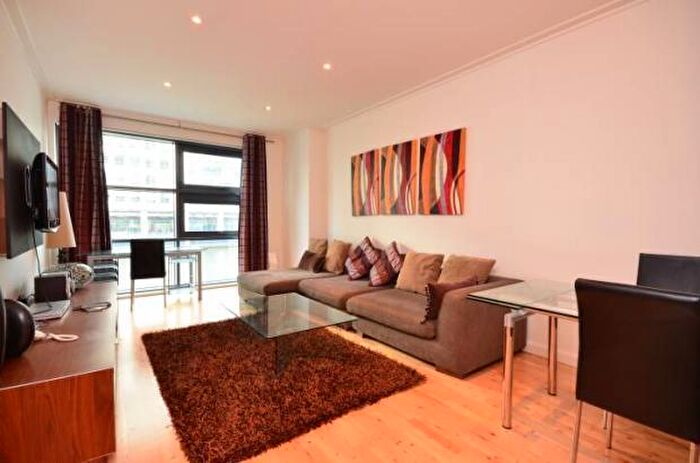 2 Bedroom Flat To Rent In Discovery Dock East, South Quay Square, Canary Wharf, London, E14