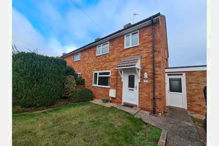 3 Bedroom Semi-Detached House To Rent In St Albans Place, Taunton, TA2