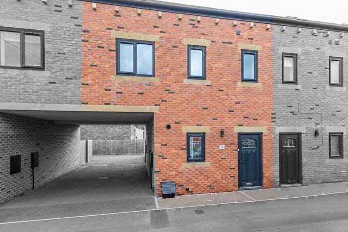 4 Bedroom Town House To Rent In South Queen Street, Morley, LS27