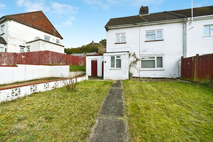 3 Bedroom Semi-Detached House For Sale In Norwich Drive, Brighton, BN2