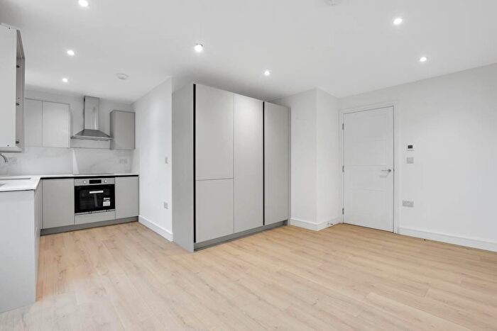 1 Bedroom Flat To Rent In Leather Close, Mitcham, Greater London, CR4