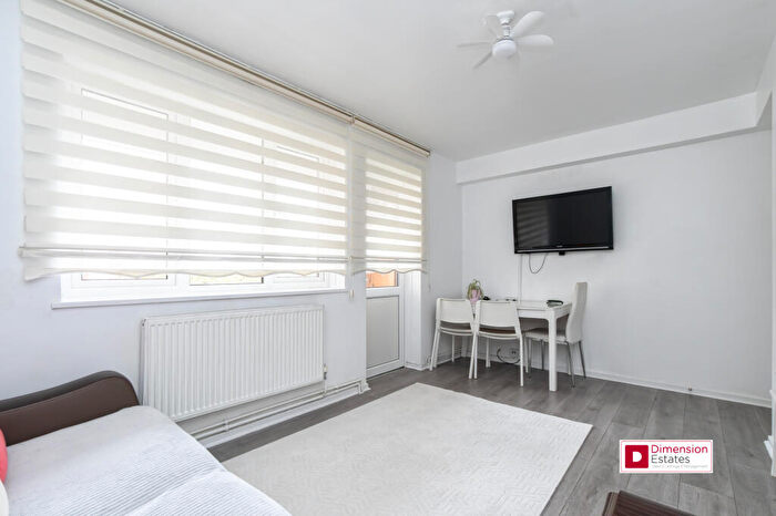 1 Bedroom Flat To Rent In Threadgold House, Islington, London, N1