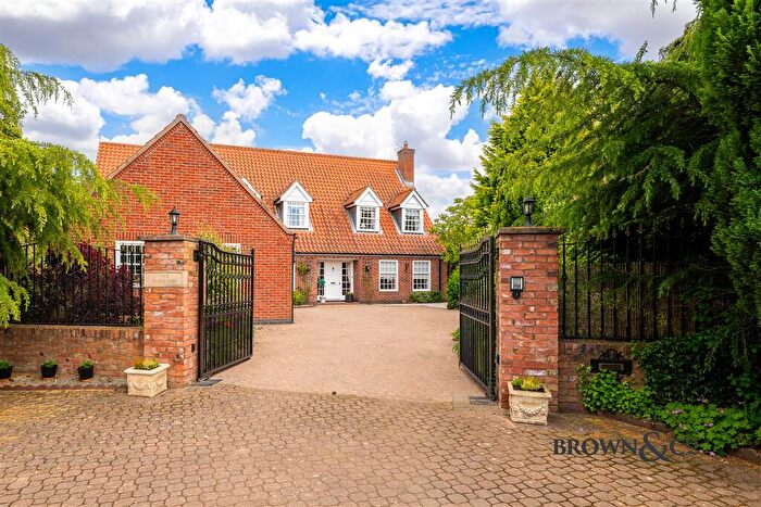 4 Bedroom Detached House For Sale In Barnby Moor, Retford, Nottinghamshire, DN22