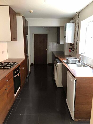 6 Bedroom Terraced House To Rent In Bishops Road, Reading, RG6