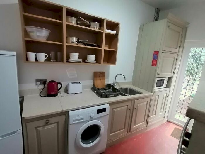 3 Bedroom Detached House To Rent In Watson Road, Worksop, S80