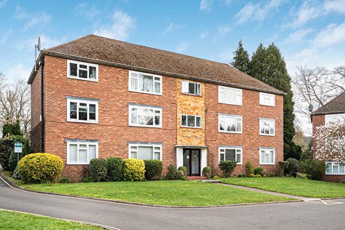 2 Bedroom Flat For Sale In Christchurch Road, Virginia Water, GU25