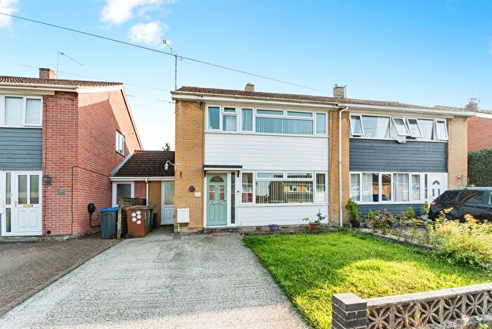 3 Bedroom Semi-Detached House For Sale In Hardens Mead, Chippenham, SN15