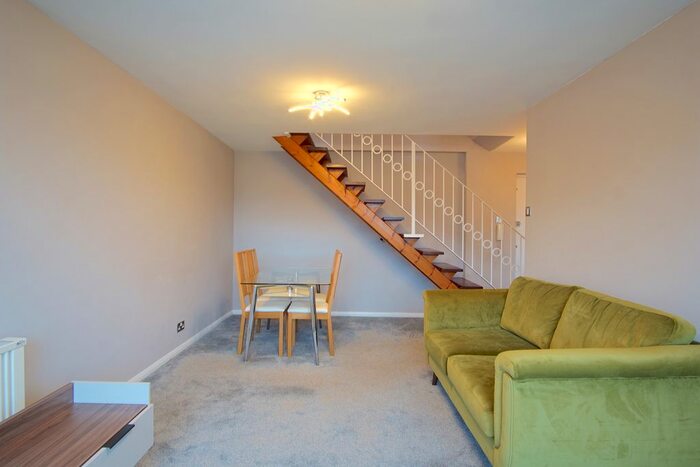 2 Bedroom Flat To Rent In Queenswood Gardens, London, E11