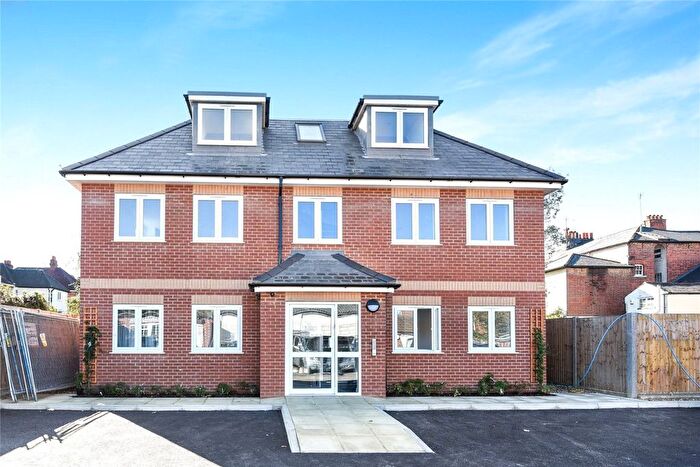 2 Bedroom Flat For Sale In Prospect Mews, Reading, Berkshire, RG1