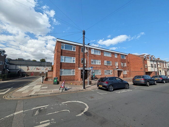 1 Bedroom Flat To Rent In Hamilton House, Clive Road, PO1