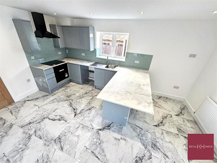 2 Bedroom Bungalow To Rent In Warren Road, Wilmington, DA1