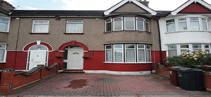 3 Bedroom Terraced House To Rent In Wilmington Gardens, Barking, IG11