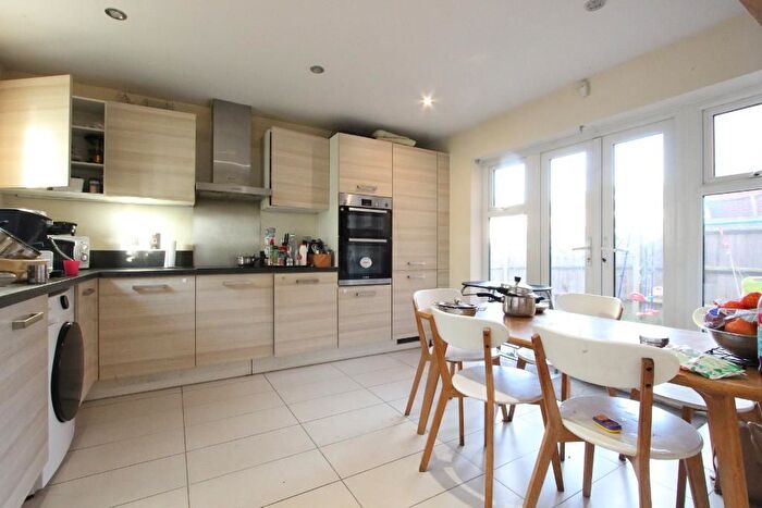 4 Bedroom Semi-Detached House To Rent In Drake Way, Reading, RG2