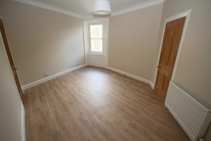 1 Bedroom Flat To Rent In Tay Street, Edinburgh, EH11