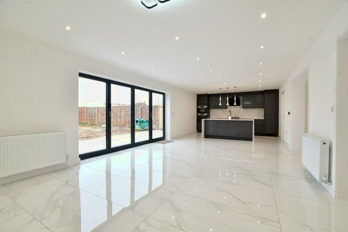 5 Bedroom Semi-Detached House For Sale In Holtye Road, East Grinstead, West Sussex, RH19