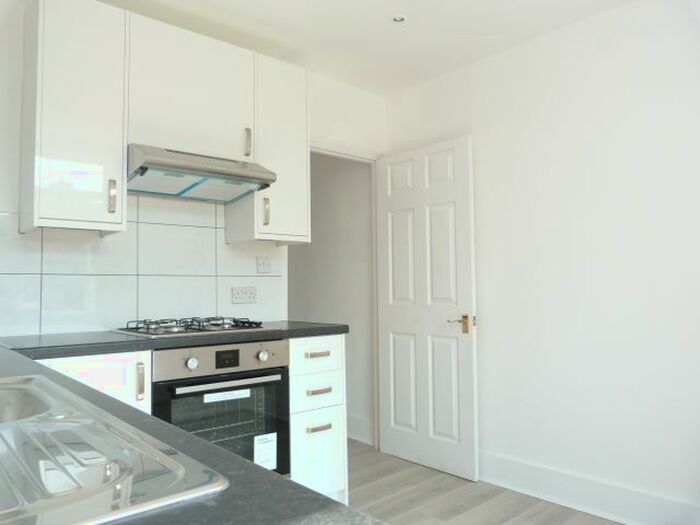 2 Bedroom Flat To Rent In The Broadway, Mill Hill, NW7