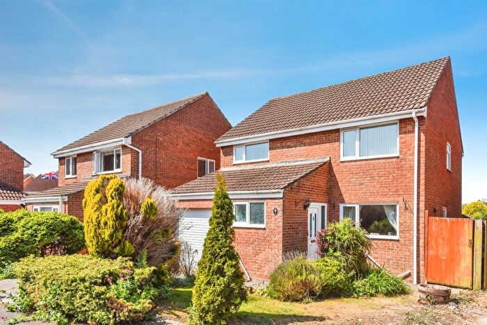 4 Bedroom Detached House For Sale In Jay Close, Frome, BA11