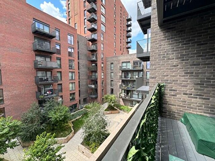 1 Bedroom Apartment To Rent In Cornwell House, East Ham, E6