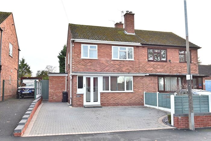 3 Bedroom Semi Detached House For Sale In Kingswinford, Greenfields Road, DY6