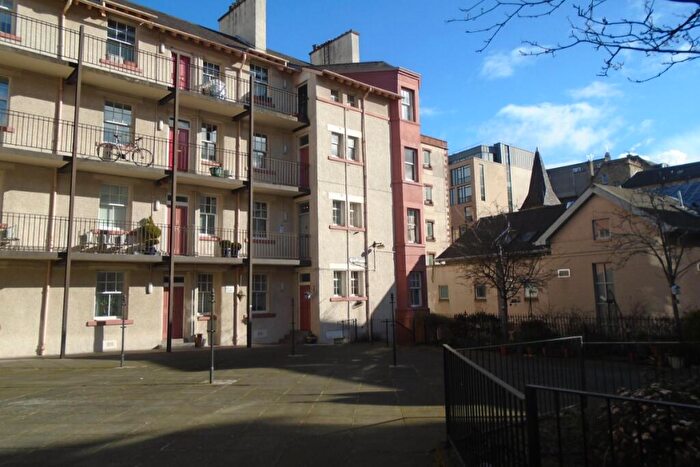 1 Bedroom Flat To Rent In Tron Square, Edinburgh, Midlothian, EH1