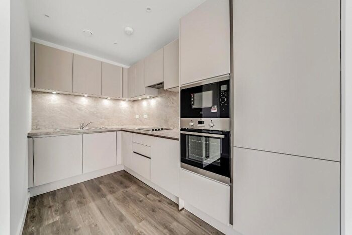 2 Bedroom Flat To Rent In Medawar Drive, London, NW7