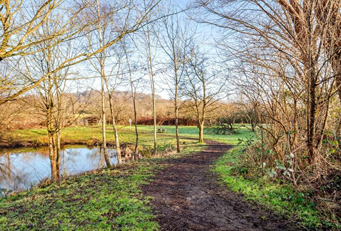 2 Bedroom Flat For Sale In Reed Drive, Redhill, Surrey, RH1