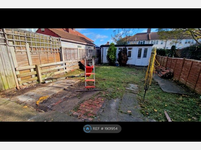 2 Bedroom End Of Terrace House To Rent In Grafton Road, Dagenham, RM8