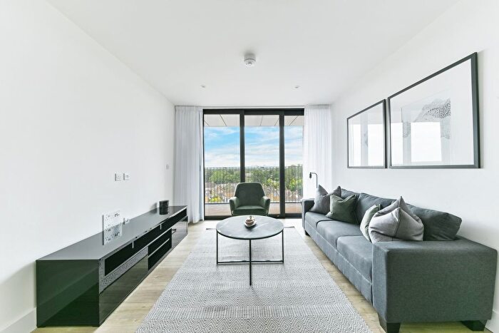 2 Bedroom Flat To Rent In Fairfield Avenue, Staines-Upon-Thames, Greater London, TW18