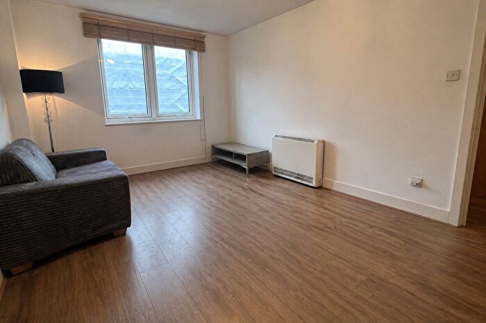 1 Bedroom Apartment To Rent In Skyline Plaza, Commercial Road, E1