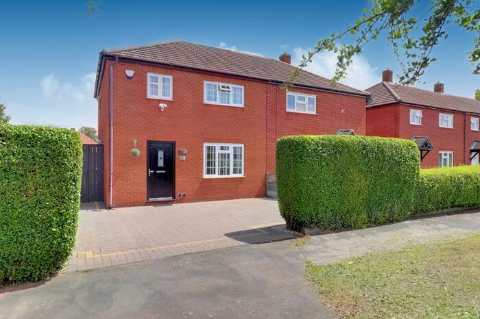 3 Bedroom Semi-Detached House For Sale In Kingsway, Kingsbury, Tamworth, B78