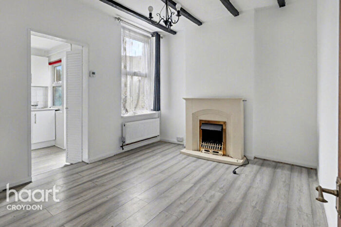 3 Bedroom Semi-Detached House To Rent In Sylverdale Road, Croydon, CR0