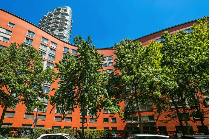 2 Bedroom Flat For Sale In Blackwall Way, London, E14