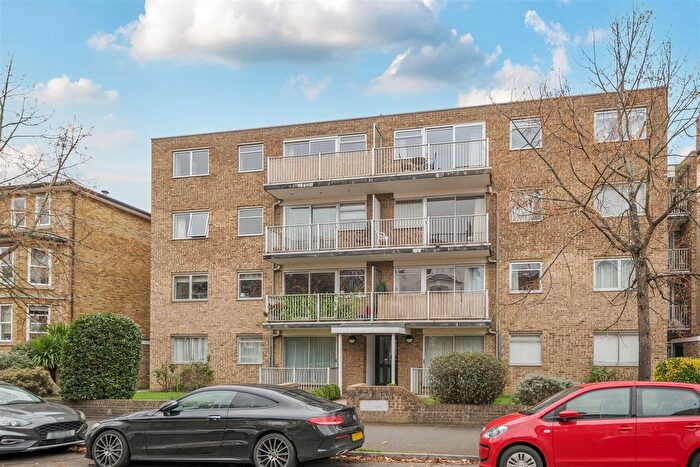 2 Bedroom Flat For Sale In Grove Road, Surbiton, KT6