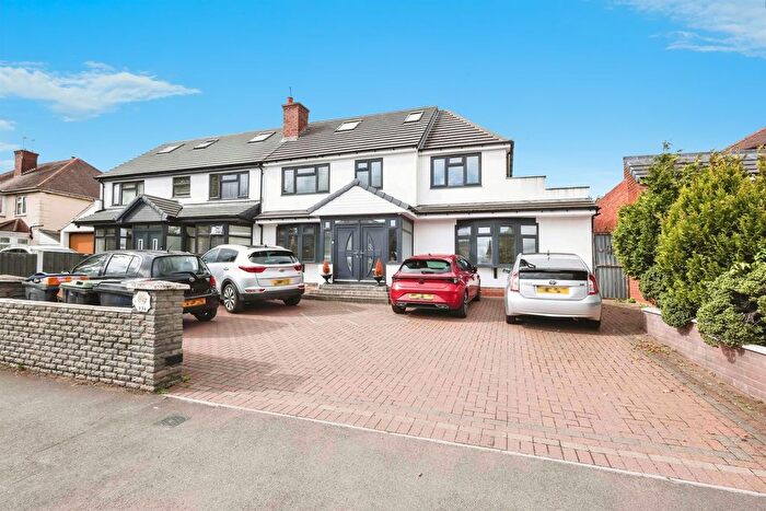 5 Bedroom Semi-detached House For Sale In Newbridge Road, Birmingham, B9