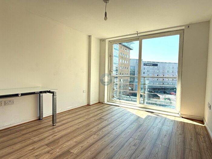 2 Bedroom Flat To Rent In Bedfont Lane, Feltham, TW13