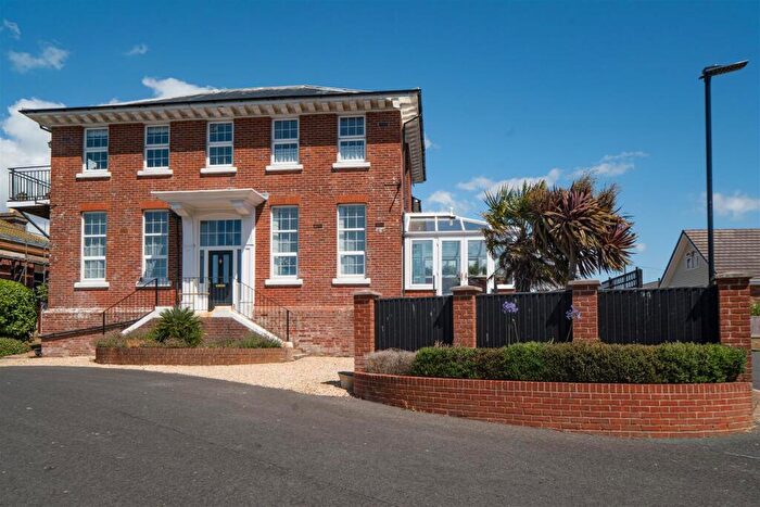 3 Bedroom Flat For Sale In Freshwater, Isle Of Wight, PO40