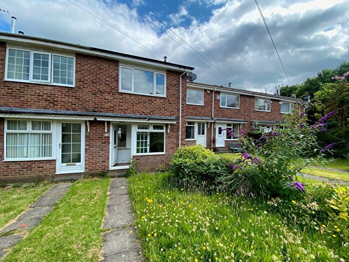 2 Bedroom Property To Rent In New Park Grove, Farsley, Pudsey, LS28