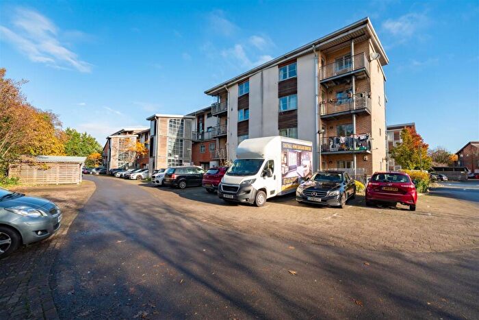 2 Bedroom Property To Rent In Windmill Road, Slough, SL1