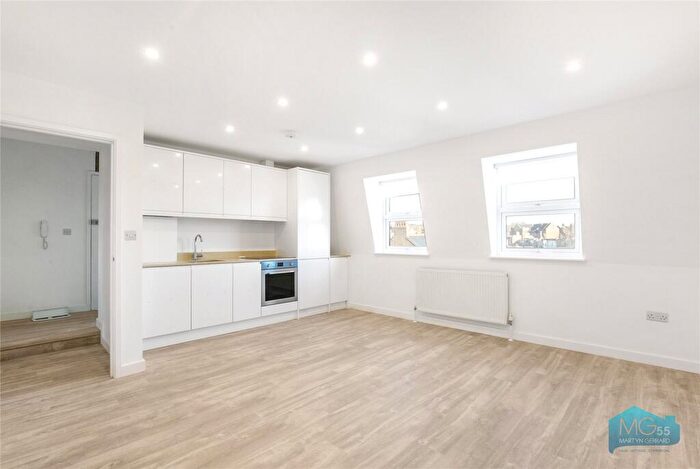 2 Bedroom Apartment To Rent In Fortune Green Road, West Hampstead, London, NW6
