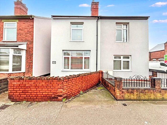 2 Bedroom Semi Detached House For Sale In Kingsway, Kirkby In AShfield, NG17