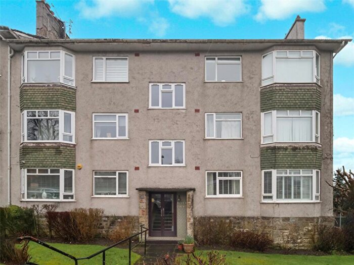 2 Bedroom Flat For Sale In Busby Road, Clarkston, Glasgow, East Renfrewshire, G76